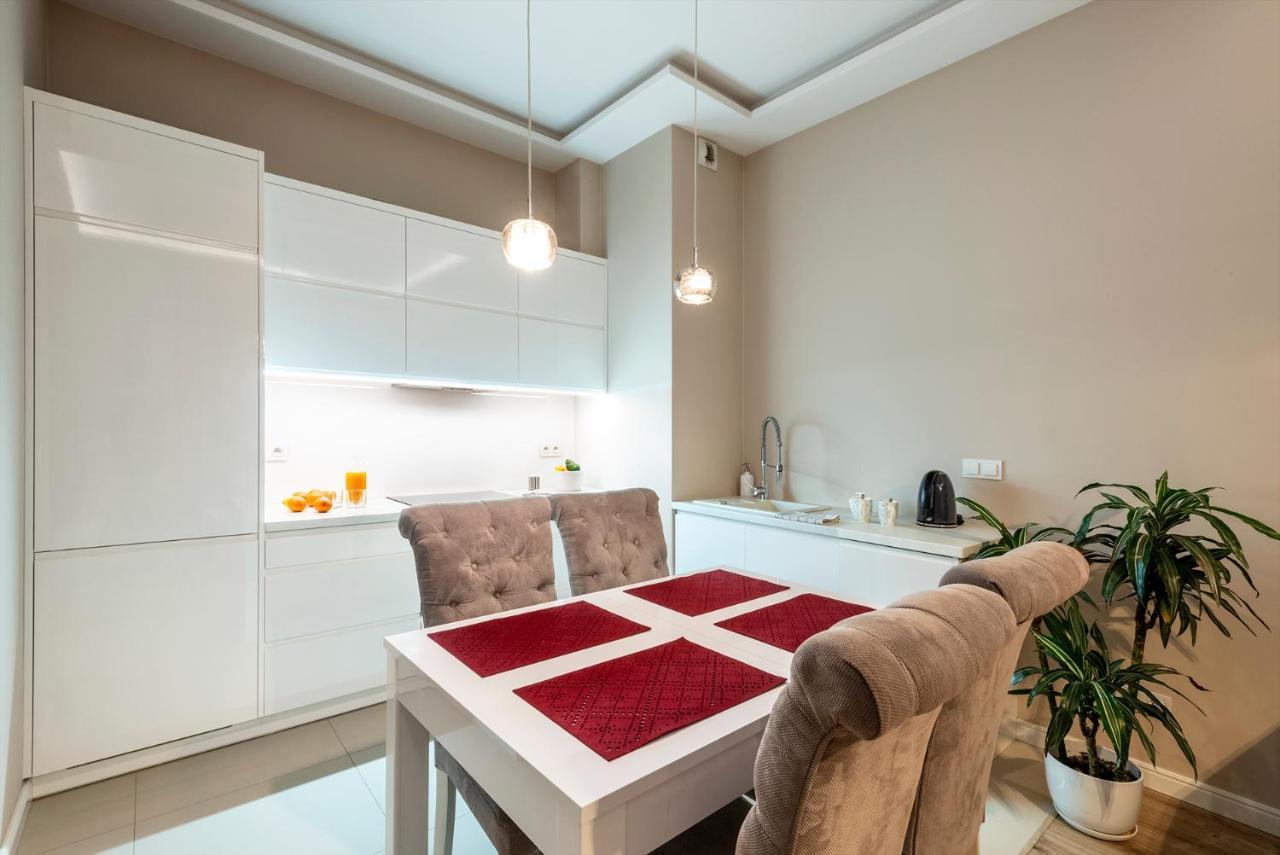 Warsaw - Aparts Lotnisko Okecie Apartamento Exterior foto